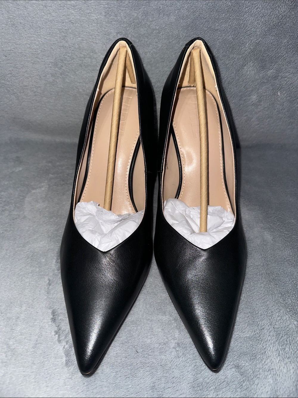 NWOB Women’s Faryl by Farylrobin Classic Pointed Toe Black Leather Pumps  Size 9